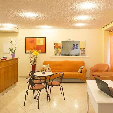 Hotel Hotel Majorca Nuova Gestione Rimini 100 M Dalla Spiaggia 2*