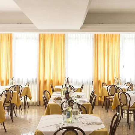 Hotel Majorca Nuova Gestione Rimini 100 M Dalla Spiaggia Hotel 2*