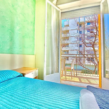 Hotel Majorca Nuova Gestione Rimini 100 M Dalla Spiaggia 2*