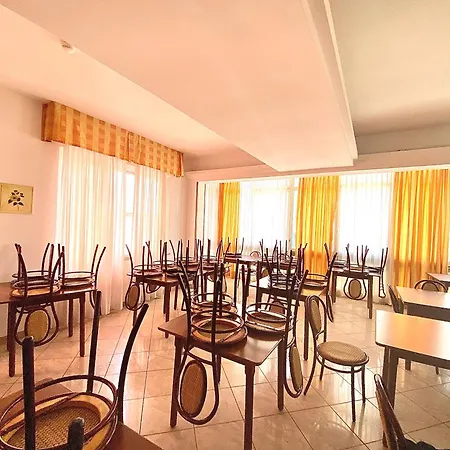 Hotel Majorca Nuova Gestione Rimini 100 M Dalla Spiaggia 2*